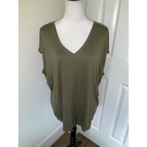 White House Black Market size Large Jetsetter Tee Olive Green NEW - Picture 2 of 5